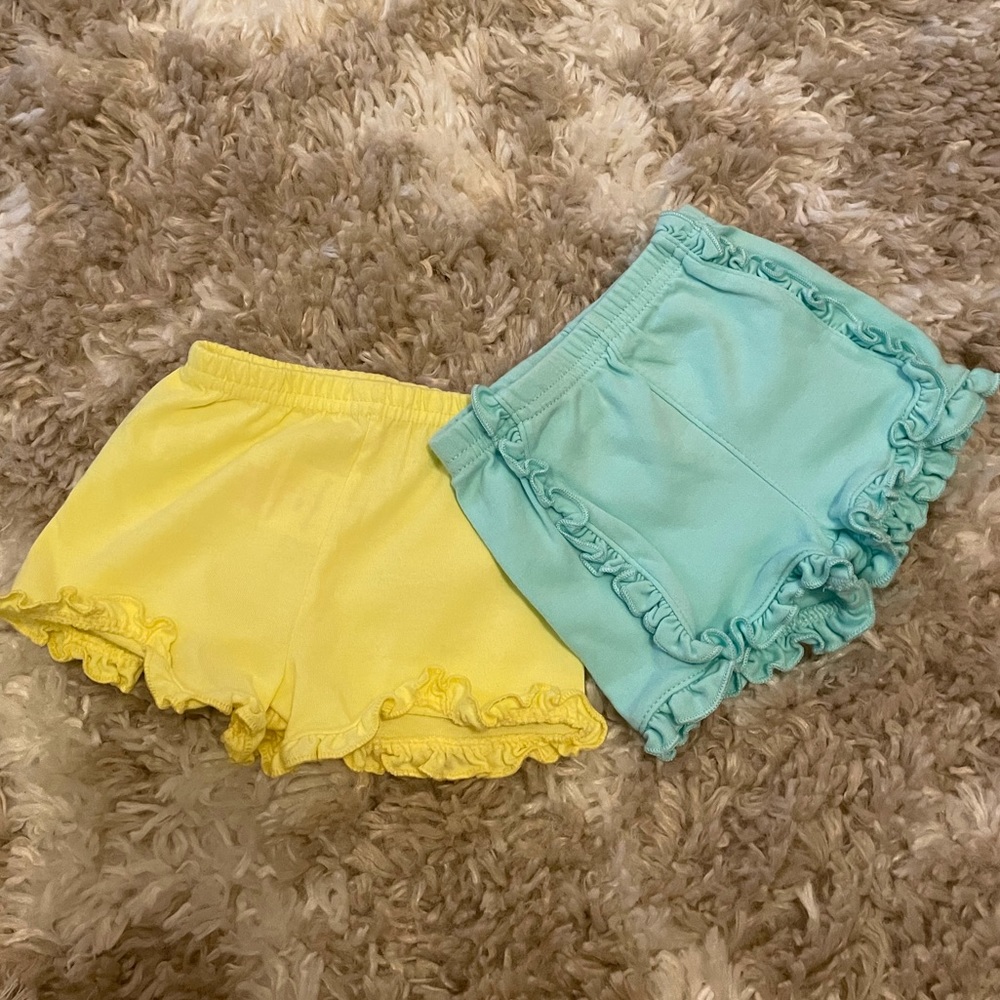 5 for $20-2 pair Garanimals Infant shorts w/ruffles-Excellent condition-Sz 3-6mo